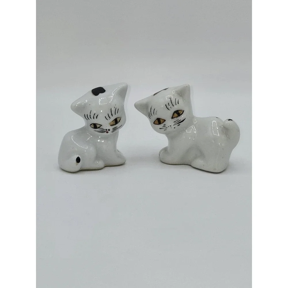 Vintage Ceramic Cat Figurines Pair White‎ Black Mid Century Kitsch Kitty Figures